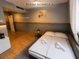 Castle Park Suites - 8