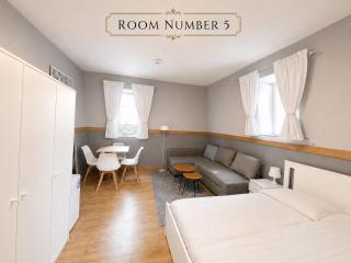 Castle Park Suites - 5