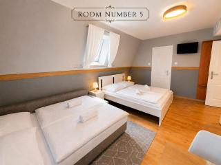 Castle Park Suites - 4