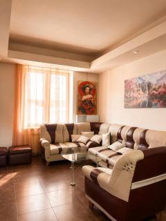 Spacious Apartment in Yerevan Center - 6