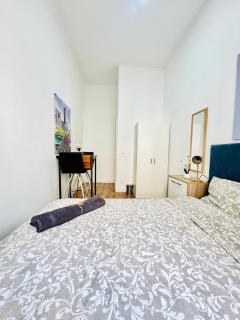 5-BDR Apartment Only 9Min Walk to Matzleinsdorfer Platz - 1