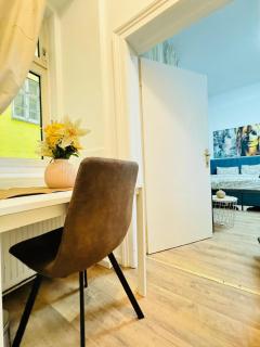 5-BDR Apartment Only 9Min Walk to Matzleinsdorfer Platz - 9