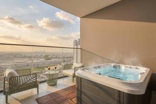 Luxury Studio with Private Jacuzzi Balcony in Trillionaire - 0