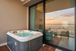 Luxury Studio with Private Jacuzzi Balcony in Trillionaire - 8