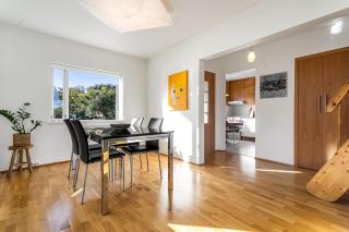 Spacious Upper-Floor Apartment with Loft & Garden - 7
