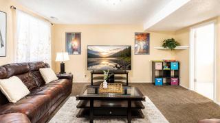 SLC 4BR for 9 - Fenced Yard & Mtn Views - 0