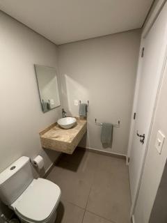 Moderno departamento con piscina con vista al río - 4