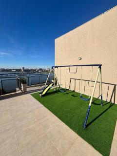 Moderno departamento con piscina con vista al río - 2
