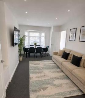 Amanda House - 3 Bedroom with Parking - 9