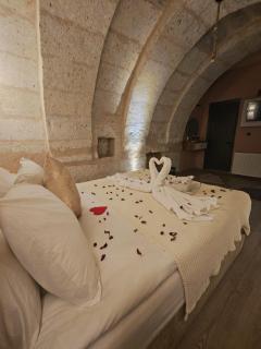 novela in stone house - 8
