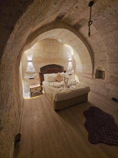 novela in stone house - 4