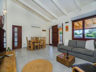 3-Bed Villa with Pool, Puerto Pollença - 1