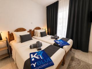Kyblue Management -1BR Apt, 6 Mins to Coral Bay - 4