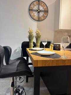 Kyblue Management -1BR Apt, 6 Mins to Coral Bay - 3