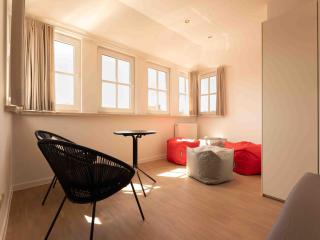 Sunny Duplex Stay in City Center - 6