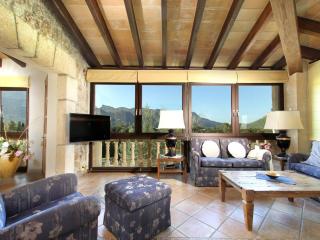 Majorcan Mountain View Villa for 8 - 1