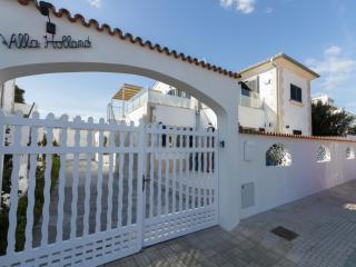 Beachfront Villa with Pool, Puerto Pollença - 4