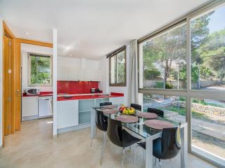 Beachside Escape in Cala Molins - 9