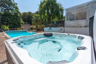 The Plymouth Pool House - 9
