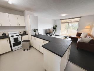 Tastefully Renovated Apartment - 6