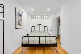 Newly Reborn 4B Space to Breathe Proximity to all Montreals attractions - 1