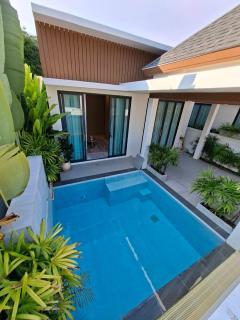 Narinsaya Airport Relax Pool Villas - 8