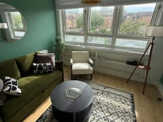 Stylish 1-Bed Apartment near Guildford Station - 8