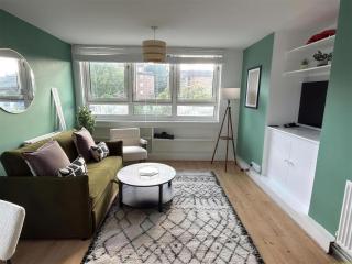 Stylish 1-Bed Apartment near Guildford Station - 4