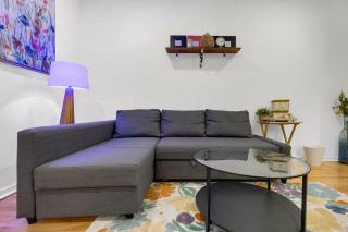 Newly Reborn 4B Space to Breathe Proximity to all Montreals attractions - 7