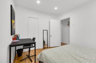 Newly Reborn 4B Space to Breathe Proximity to all Montreals attractions - 9