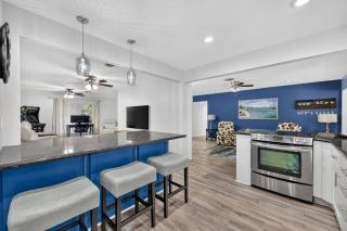 Relax & Entertain in Our Private & Central Oasis - 5