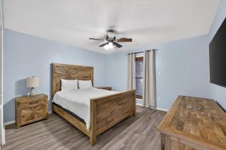 Relax & Entertain in Our Private & Central Oasis - 4