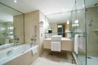 Holiday Inn Bangkok Silom by IHG - 8