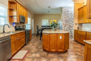 Cozy Texas Getaway with Fireplace Near Lakes - Marshall - 9