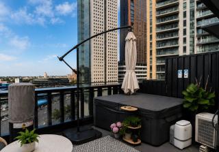 Monlando Luxury 3 Queen Suite with Private Hot Spa Parking Sleeps 6 - 9