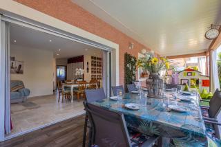 Charming ground floor villa apartment with a heated swimming pool - 9