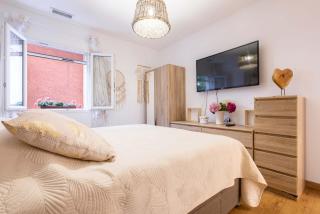 Charming ground floor villa apartment with a heated swimming pool - 1