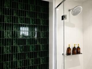 Monlando Luxury 3 Queen Suite with Private Hot Spa Parking Sleeps 6 - 2
