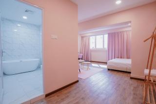 Hugstore Pink Hotel - 8