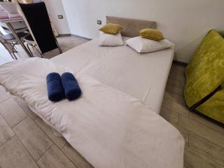 Azizi Beach Side Family Apartment - Beach Pool & Spa Resort - 1