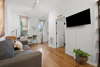 Wicker Park 1-BR Walk to Train & Grocery Easy Downtown Access - 9