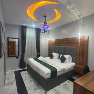 Classy Castle Hotel And Suite - 3