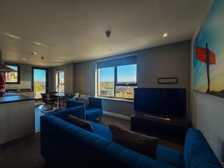 Central Balcony Flat Views & Parking Sleeps 5 - 8