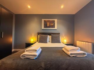Central Balcony Flat Views & Parking Sleeps 5 - 4