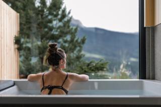 Nuit insolite haute savoie - Unik Lodges Annecy - Le Zénith - Hébergement insolite avec vue sommets, baignoire double et sauna privé - 8