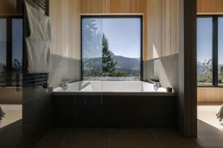 Nuit insolite haute savoie - Unik Lodges Annecy - Le Zénith - Hébergement insolite avec vue sommets, baignoire double et sauna privé - 2