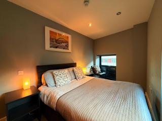 Modern Central Quayside 2 Bedroom Apt Sleeps 4 - 8