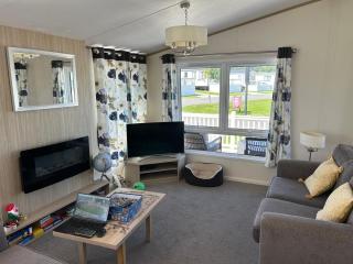 Lodge with decking at Trevella Holiday Park, Newquay, ref 98011F - 6