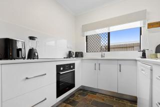 Spacious Whitfield Townhouse - 3