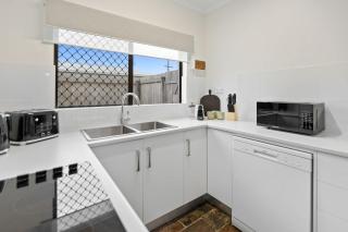 Spacious Whitfield Townhouse - 2